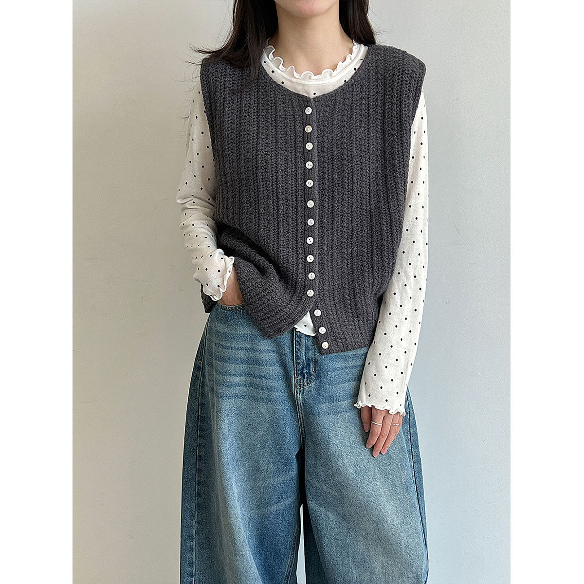 Deer West Gentle Style Textured Single-Button Knit Vest for Women Versatile Layering Sleeveless Waistcoat