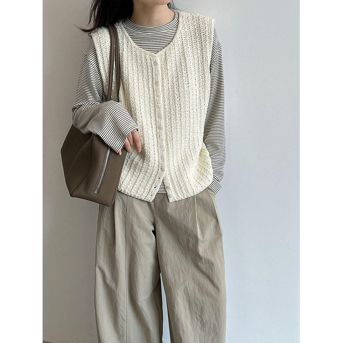 Deer West Gentle Style Textured Single-Button Knit Vest for Women Versatile Layering Sleeveless Waistcoat