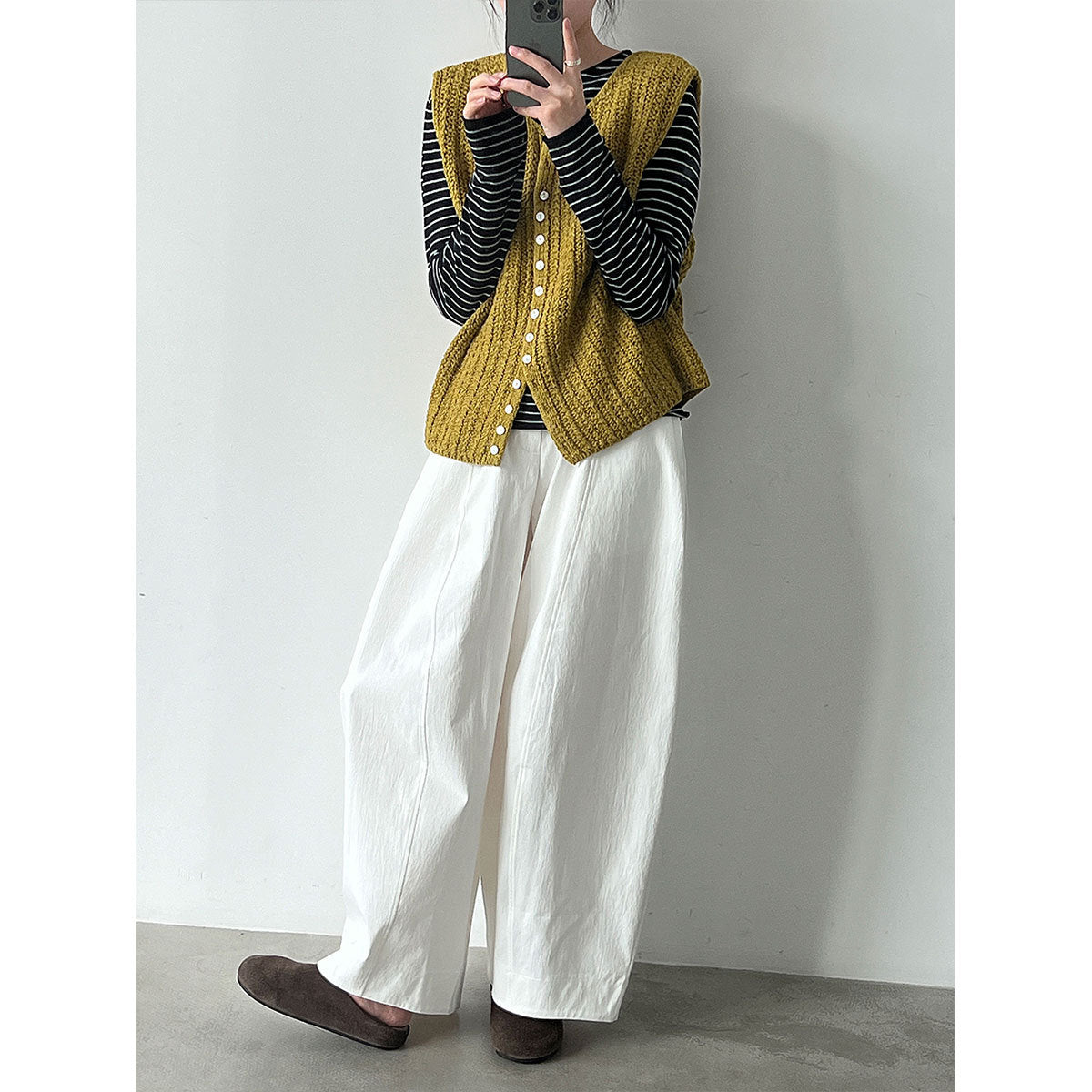 Deer West Gentle Style Textured Single-Button Knit Vest for Women Versatile Layering Sleeveless Waistcoat