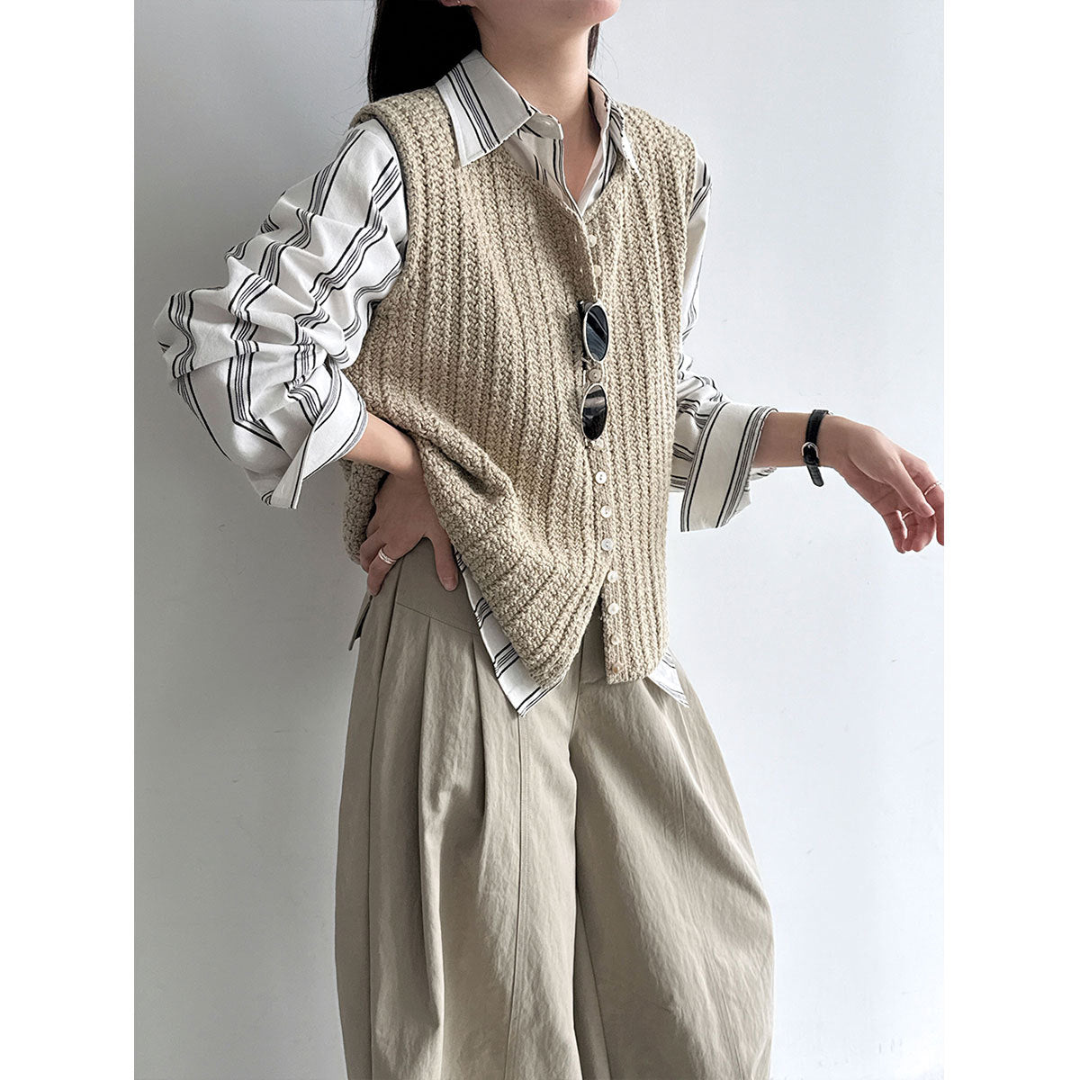 Deer West Gentle Style Textured Single-Button Knit Vest for Women Versatile Layering Sleeveless Waistcoat