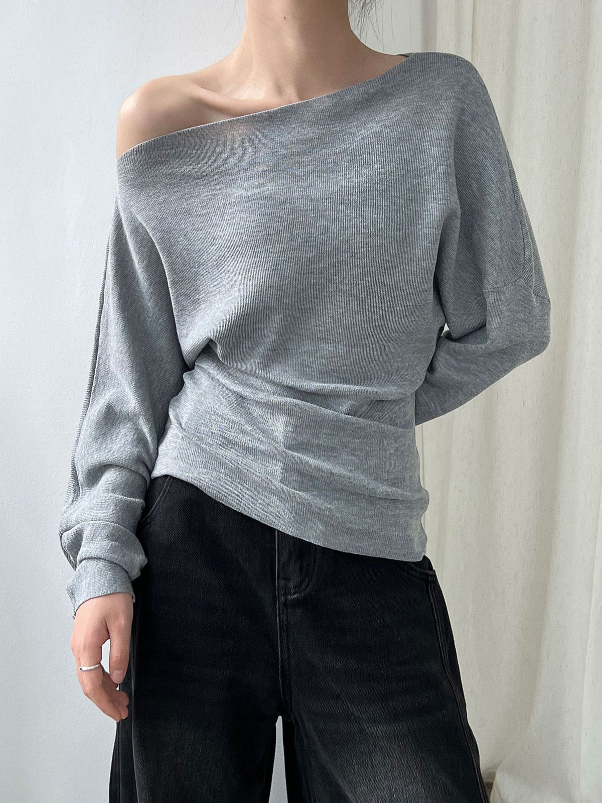 Deer West Design Sense Fitted Waist Slimming Asymmetrical Shoulder Knit Top Women's Autumn New Long Sleeve Off-Shoulder Shirt Innerwear