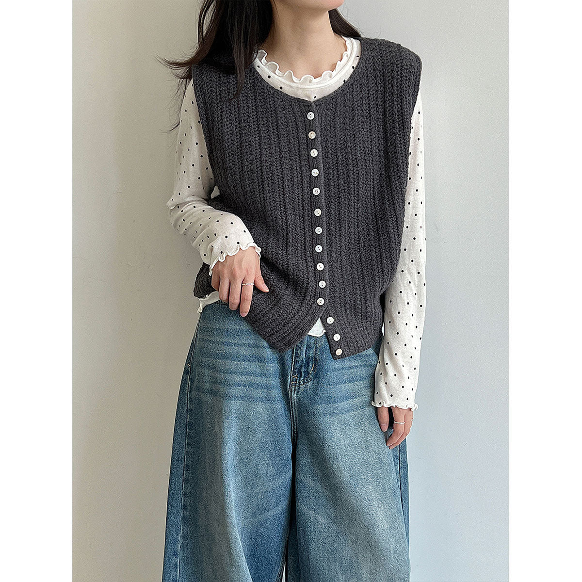Deer West Gentle Style Textured Single-Button Knit Vest for Women Versatile Layering Sleeveless Waistcoat